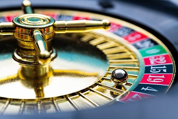 Live roulette wheel and betting table on mangga toto with multi-camera view